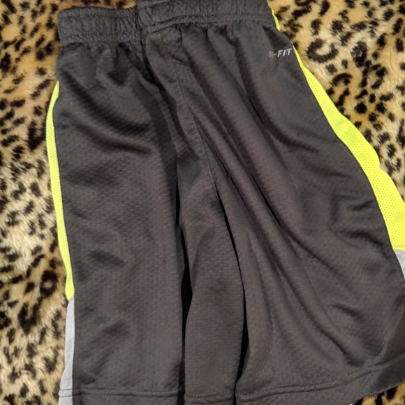 Nike 2 Pc Sz 6 Short Outfit - Picture 3 of 3